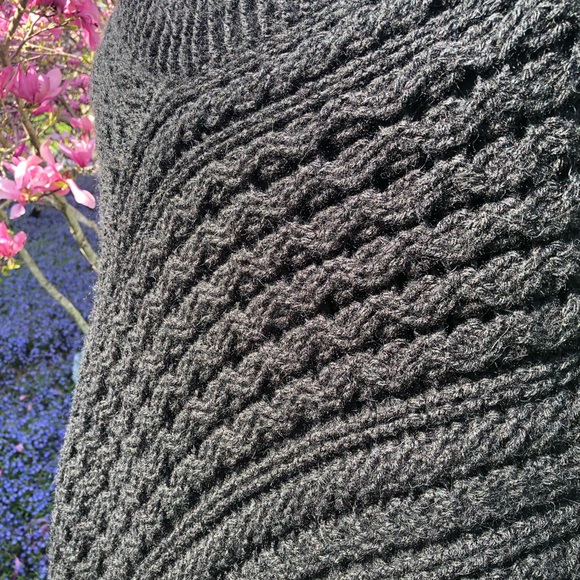 Handmade Lavena Celtic Poncho by BLD - Picture 5 of 6